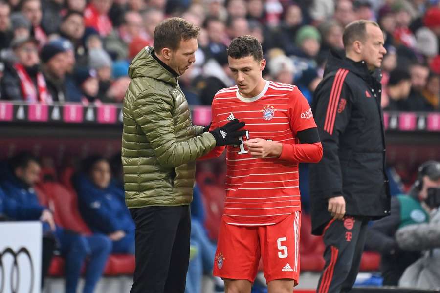 Benjamin Pavard (r.) fühlt sich bei Julian Nagelsmann genau richtig aufgehoben.