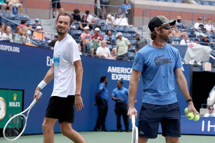 Daniil Medvedev und Gilles Cervara bei den US Open 2024.