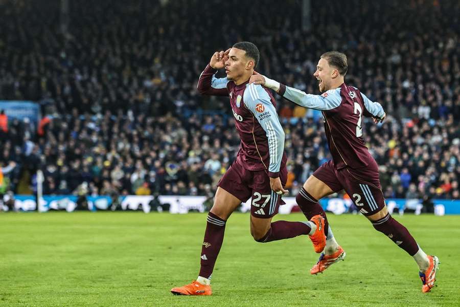 Rogers dal oba góly Aston Villy.