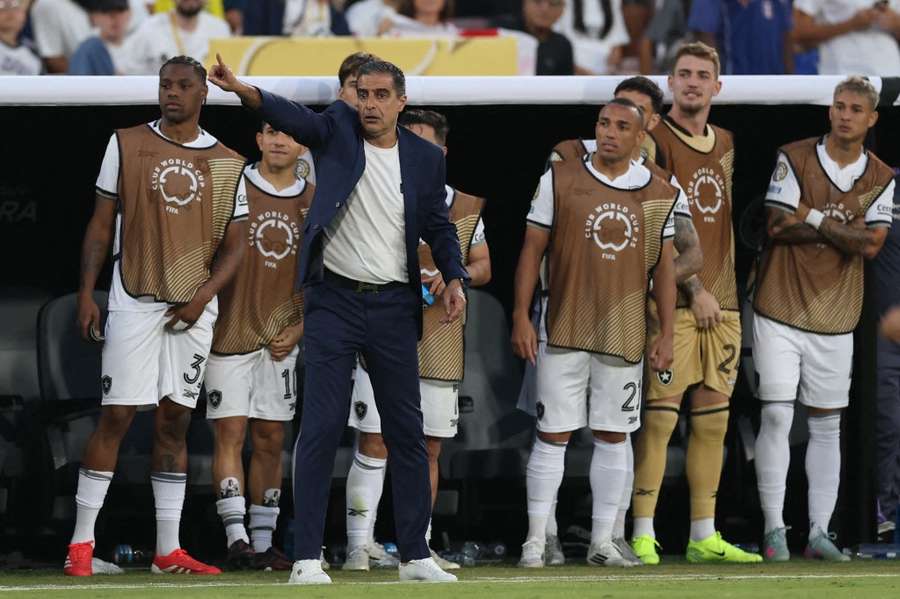Renato Paiva esteve à frente do Botafogo em 23 jogos, com 12 vitórias, três empates e oito derrotas