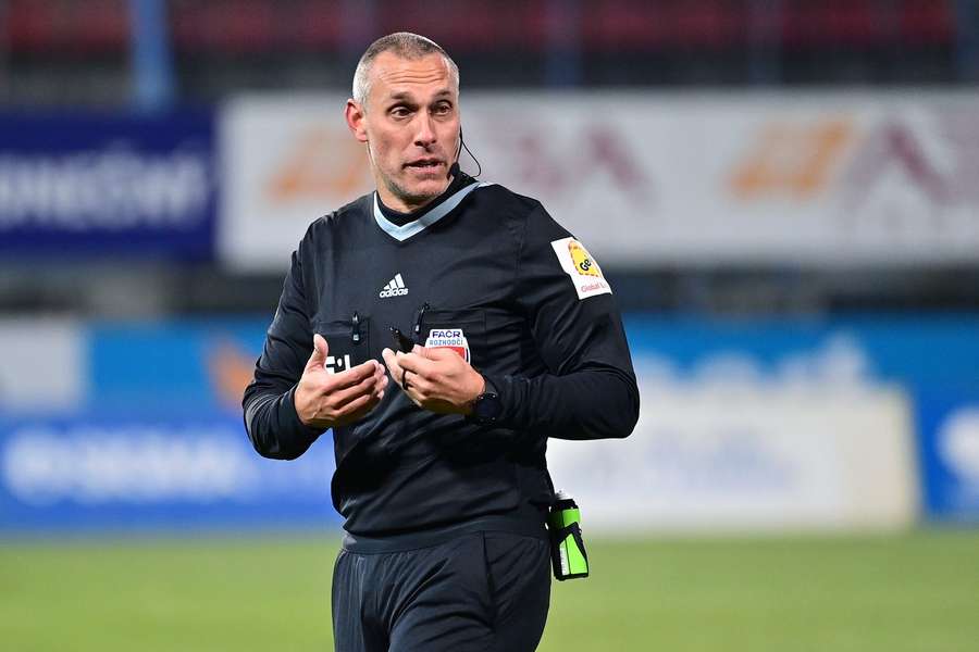 Zelinka spojení s korupcí odmítá.