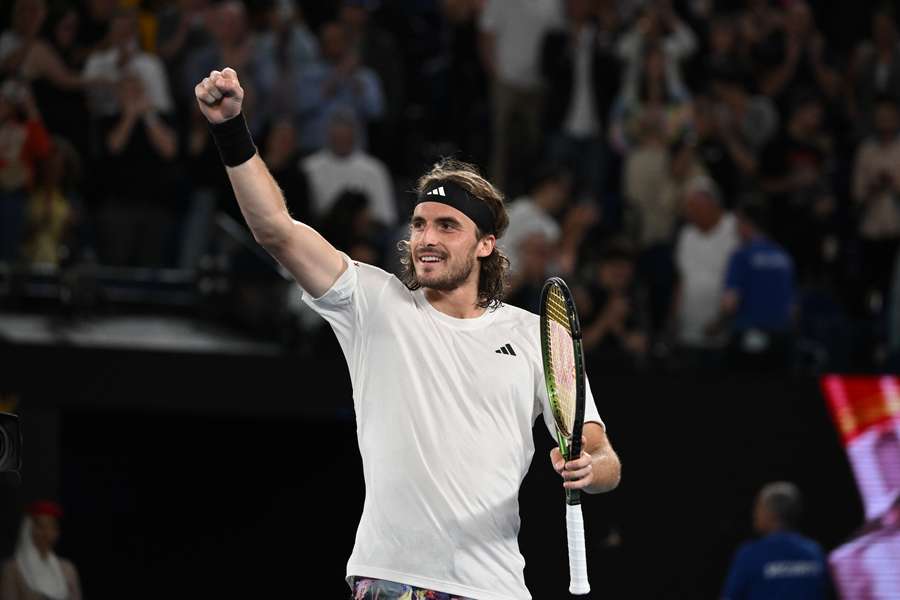 Tsitsipas vai defrontar Karen Khachanov nas meias-finais Tsitsipas vai defrontar Karen Khachanov nas meias-finais