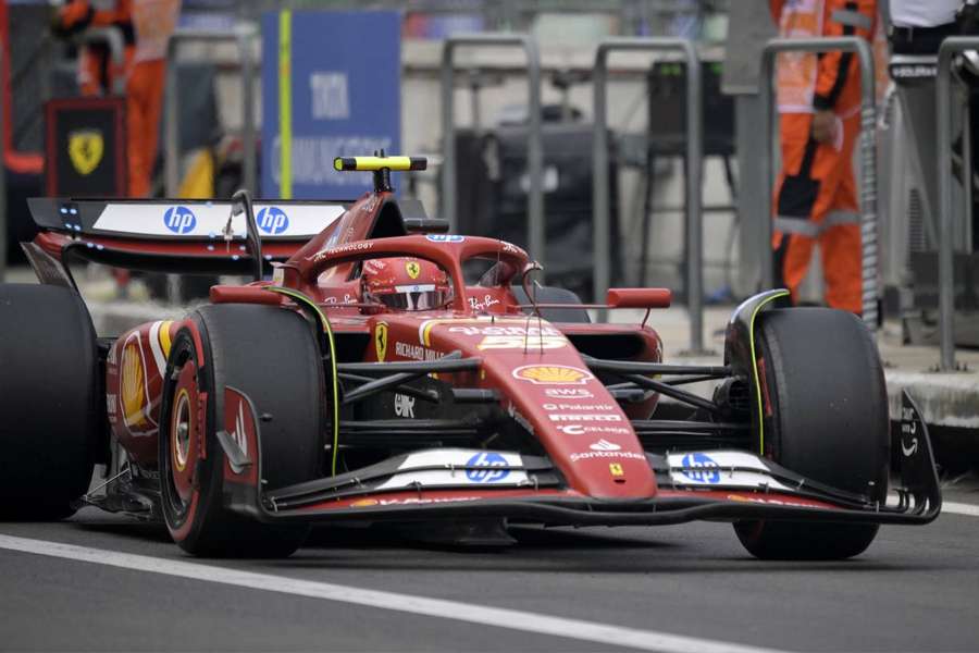 Carlos Sainz montado en su Ferrari