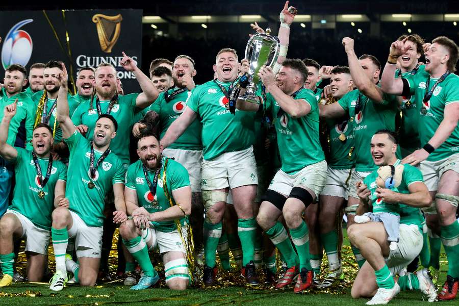 Antigo lateral irlandês Hugo MacNeill acredita que a Irlanda ainda está a dar os primeiros passos, apesar de ter conquistado o título das Seis Nações
