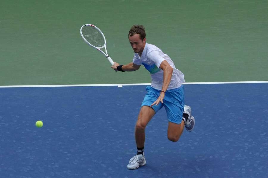 Daniil Medvedev won in vier sets van Dusan Lajovic