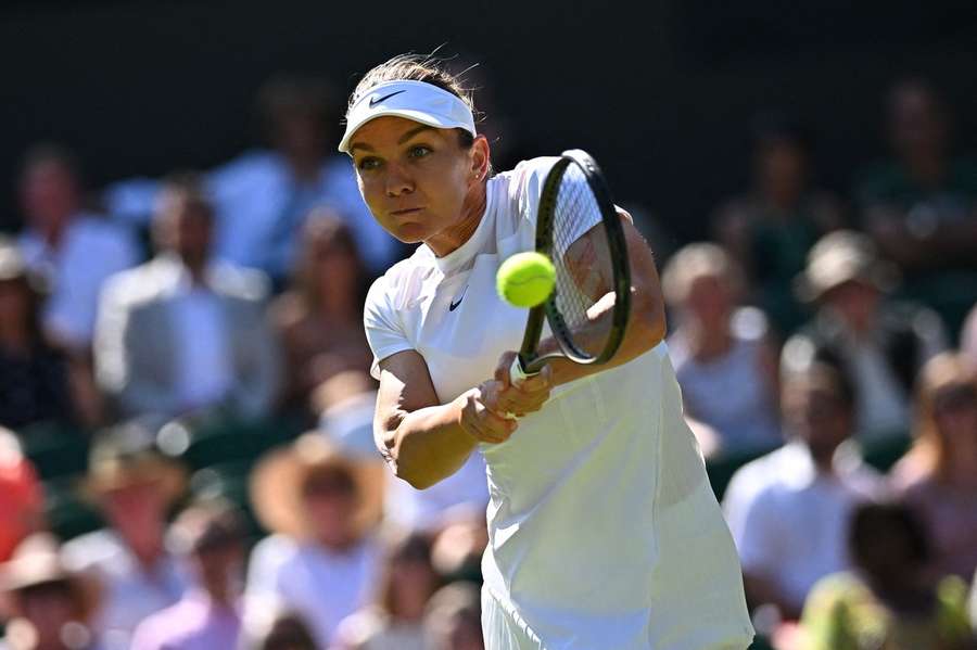 Halepová počas semifinálového duelu na Wimbledone 2022.