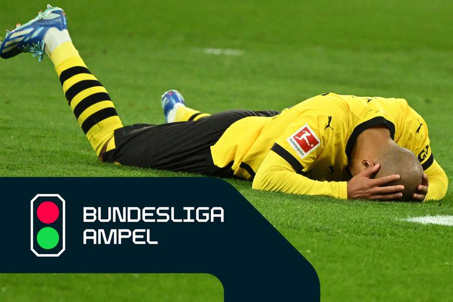 Dortmund-Angreifer Donyell Malen ist verzweifelt.