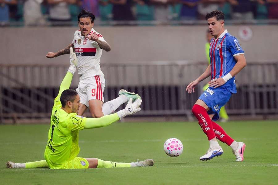 Ronaldo fez o possível, mas não conseguiu evitar a derrota do Bahia Ronaldo fez o possível, mas não conseguiu evitar a derrota do Bahia