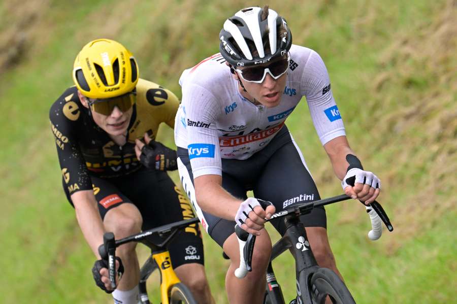 Tadej Pogačar har allerede flere gange angrebet på de første tre etaper af årets Tour de France. Sloveneren har dog ikke kunnet ryste Jonas Vingegaard på nogen måde.