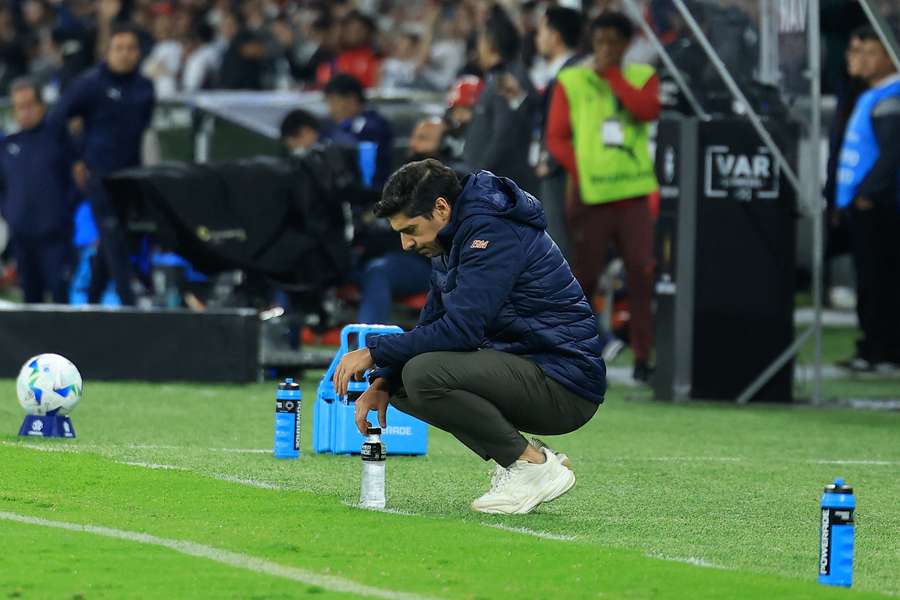 Abel Ferreira lamenta resultado à beira do gramado Abel Ferreira lamenta resultado à beira do gramado