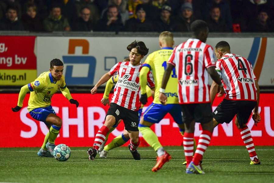 Koki Saito in actie in de heenwedstrijd tegen SC Cambuur, eerder dit seizoen