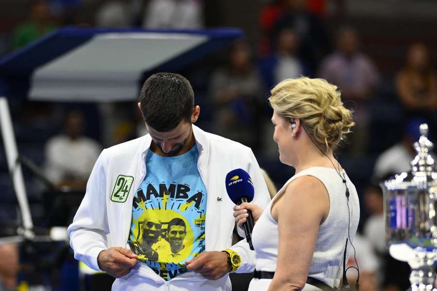 Novak Djokovic, em Nova Iorque, com a camisola com Kobe Bryant