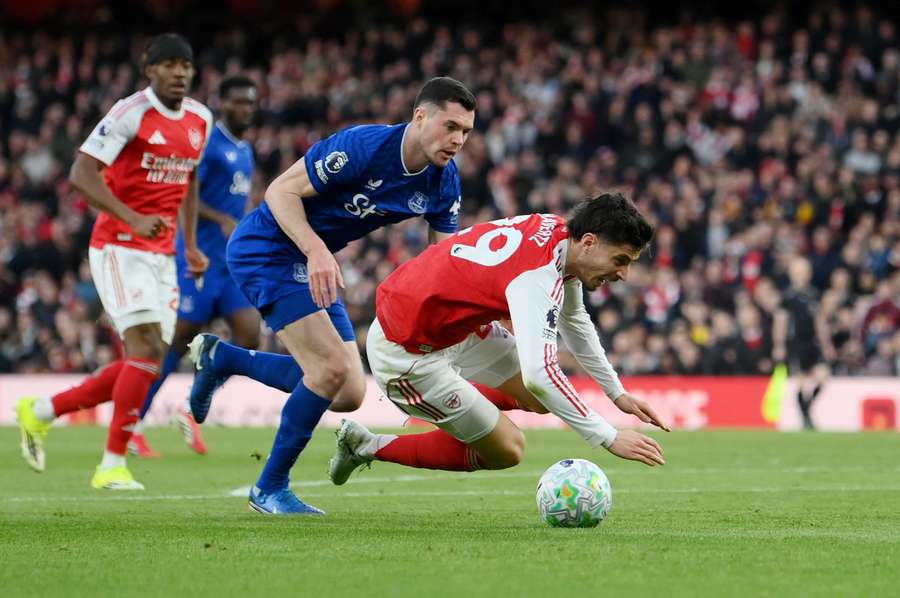 Keane insists Everton teammates are behind Barry