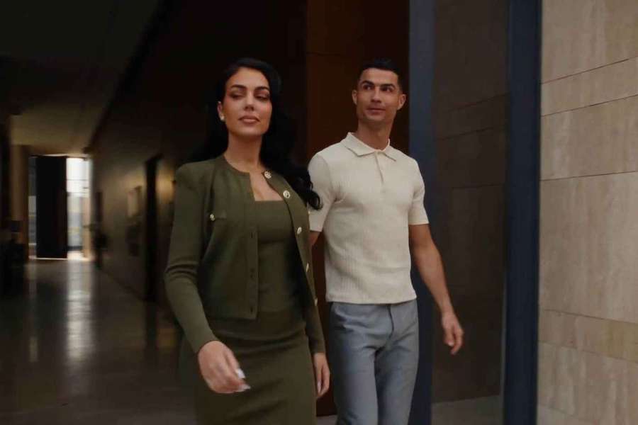 Ronaldo (r.) und seine Verlobte in einem Werbe-Shooting