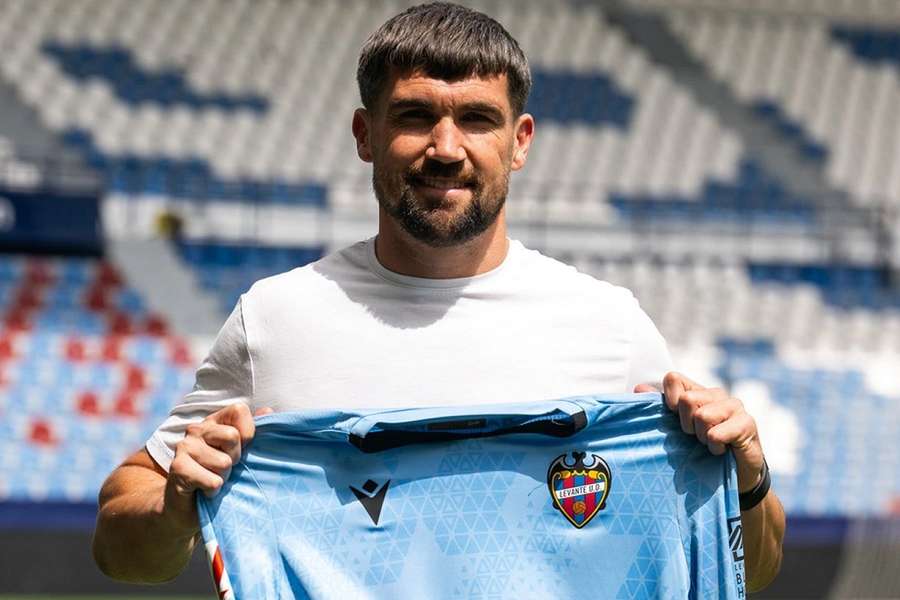DONE DEAL: Levente snap up keeper Ryan