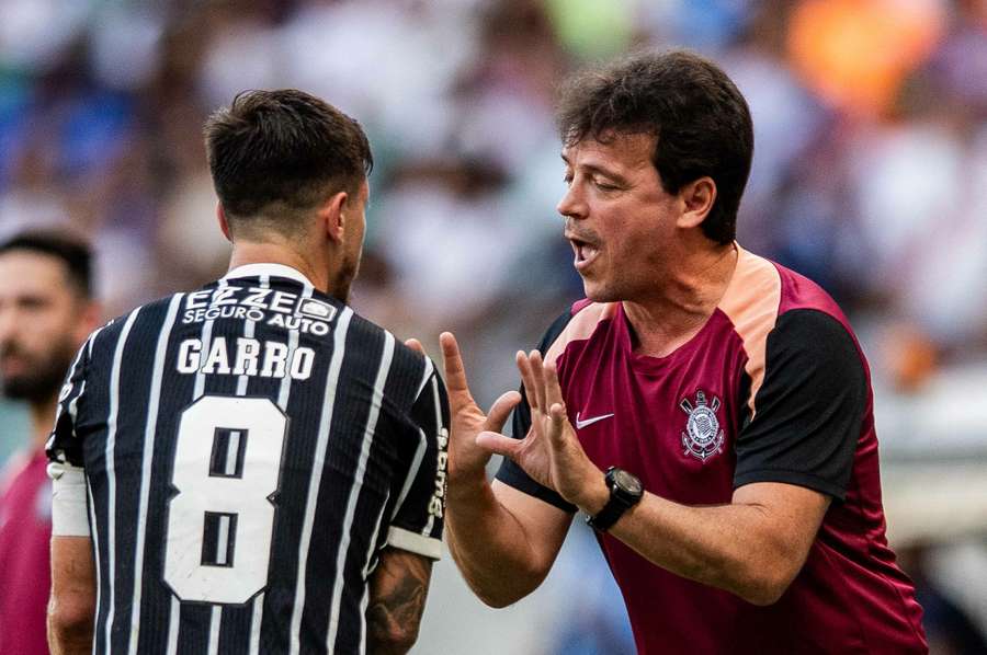 Corinthians, de Fernando Diniz e Rodrigo Garro, desafia o Rosario Central na Argentina Corinthians, de Fernando Diniz e Rodrigo Garro, desafia o Rosario Central na Argentina