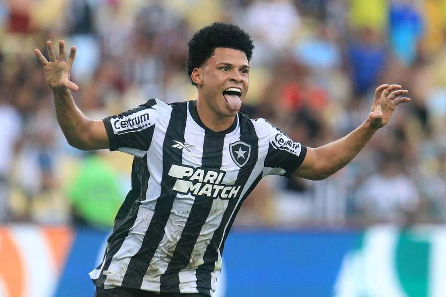 Emerson Urso fechou o placar para o Botafogo