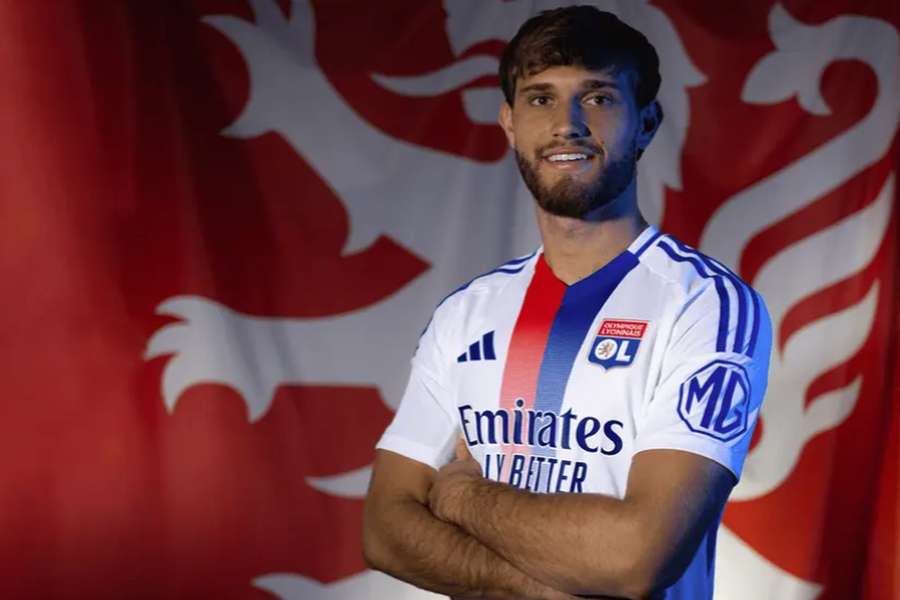 Tanner Tessmann oficializado pelo Lyon