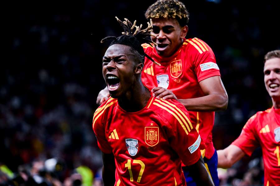 Nico Williams en Lamine Yamal in actie voor Spanje