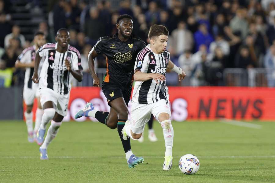 Francisco Conceição foi titular diante do Veneza