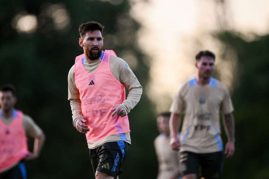 A Argentina contará com Lionel Messi nos duelos contra Paraguai e Peru