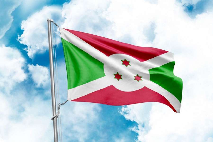 De vlag van Burundi wappert in Burundi