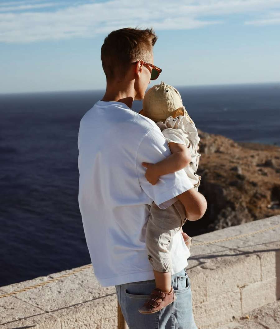 Familienvater Daniel Huber mit seiner Tochter