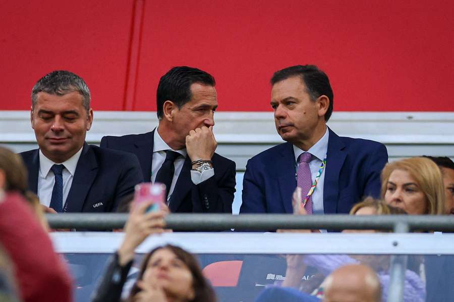 Pedro Proença with Luís Montenegro in the Allianz Arena tribune