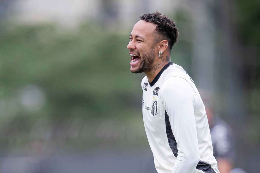 Ney desfalca o Santos novamente, mas está na mira de Ancelotti