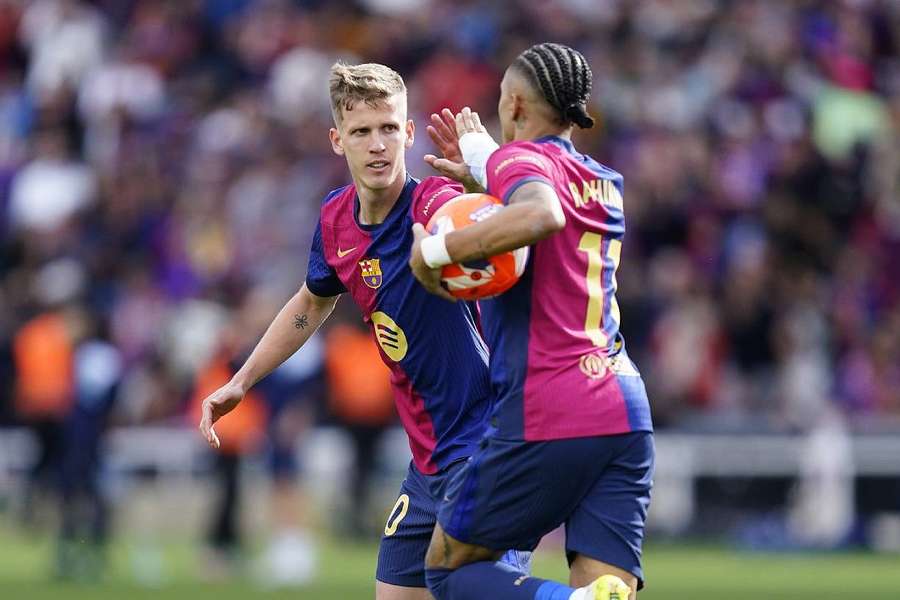 Dani Olmo célébrant son but avec Raphinha.