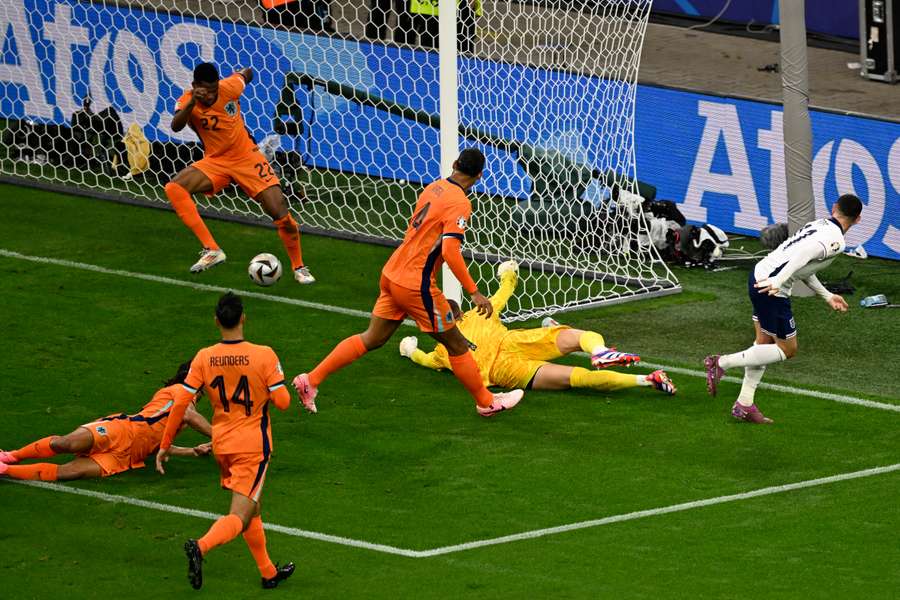 Anglia învinge Olanda cu 2-1 și ajunge în marea finală de la Berlin