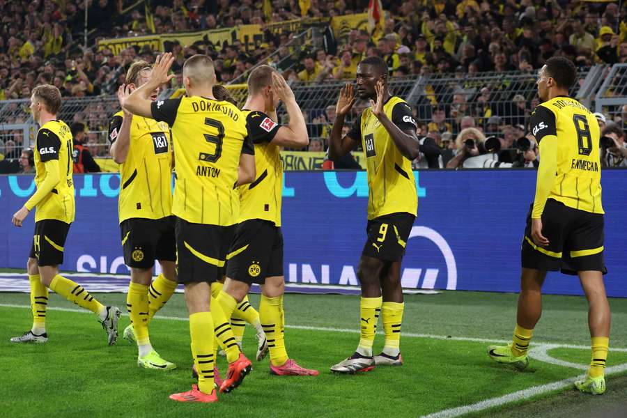 Dortmund célèbre le but de Guirassy en fin de match