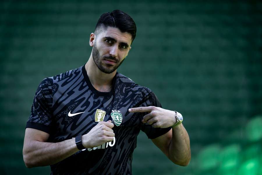 Rui Silva orgulloso con el león en el pecho