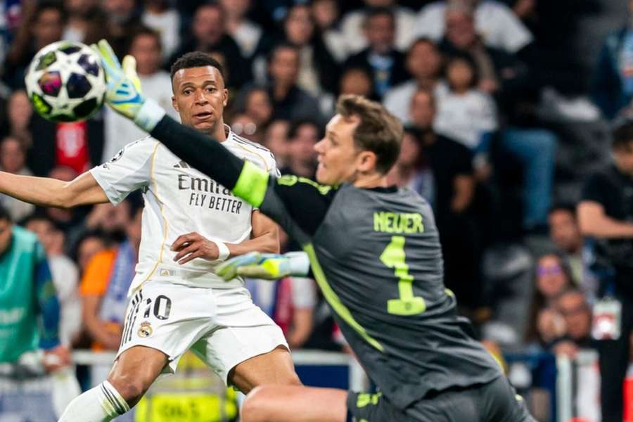 Manuel Neuer defende chute de Kylian Mbappé na Champions Manuel Neuer defende chute de Kylian Mbappé na Champions