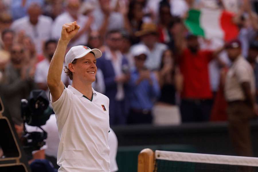 Sinner odplatil Djokovičovi prehru z Australian Open. Sinner odplatil Djokovičovi prehru z Australian Open.