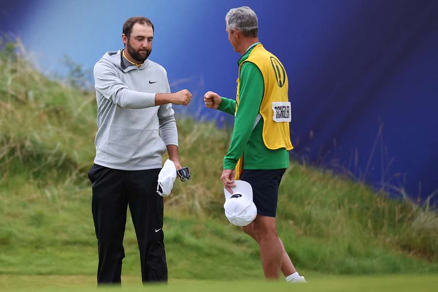 Scottie Scheffler et son caddie Tom Scott