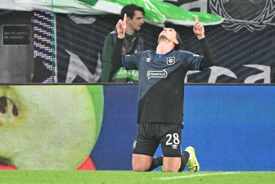 Bojan Miovski celebra su último gol en la Europa League Bojan Miovski celebra su último gol en la Europa League