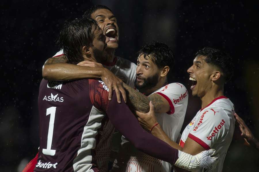 Cleiton brilhou na disputa de pênaltis em Bragantino x São José