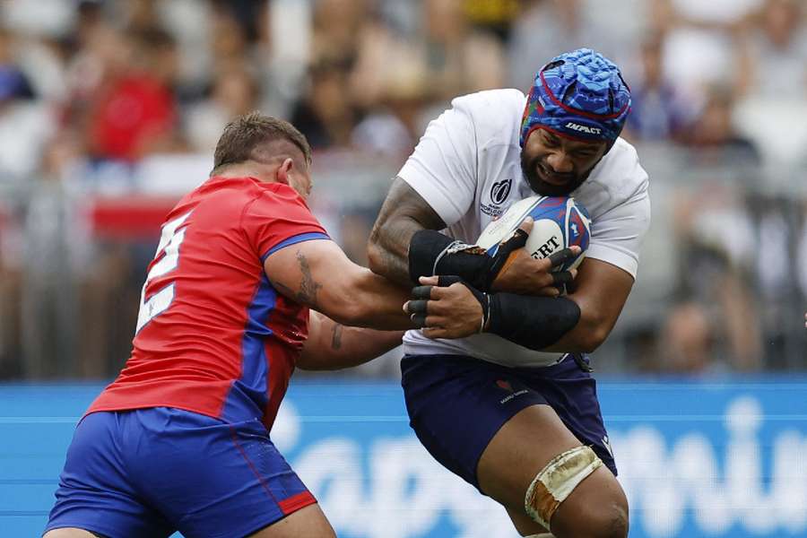 Samoa's Sa Jordan Taufua (R) in action with Chile's Tomas Dussaillant 