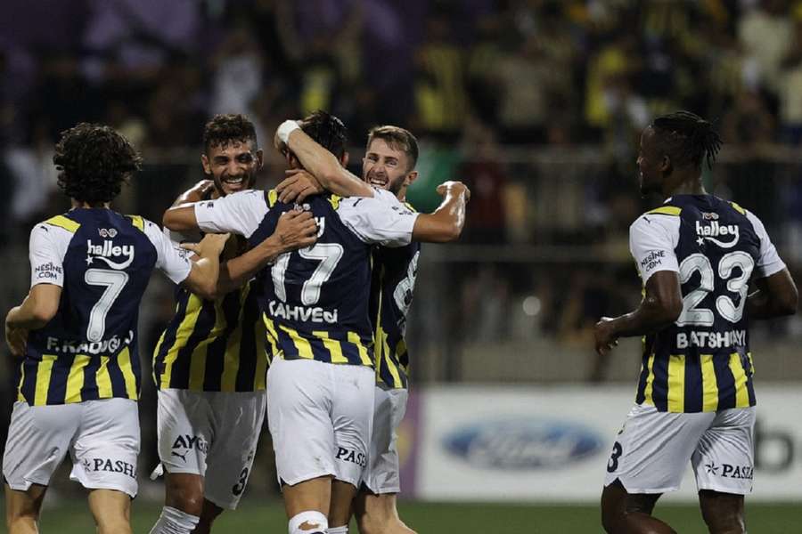 Fenerbahçe ging over twee wedstrijden met duidelijke cijfers door