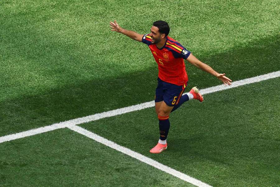 Mikel Merino celebra su gol ante Bélgica