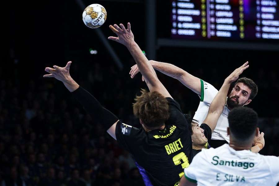 Sporting derrotado em Nantes