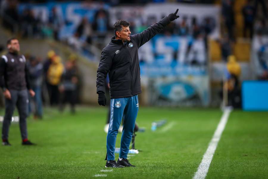 Alexandre Mendes comandou o Grêmio em algumas ocasiões Alexandre Mendes comandou o Grêmio em algumas ocasiões