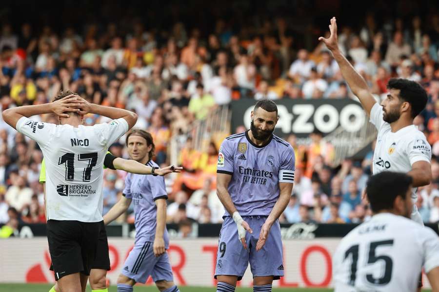 Benzema se lamente à Mestalla