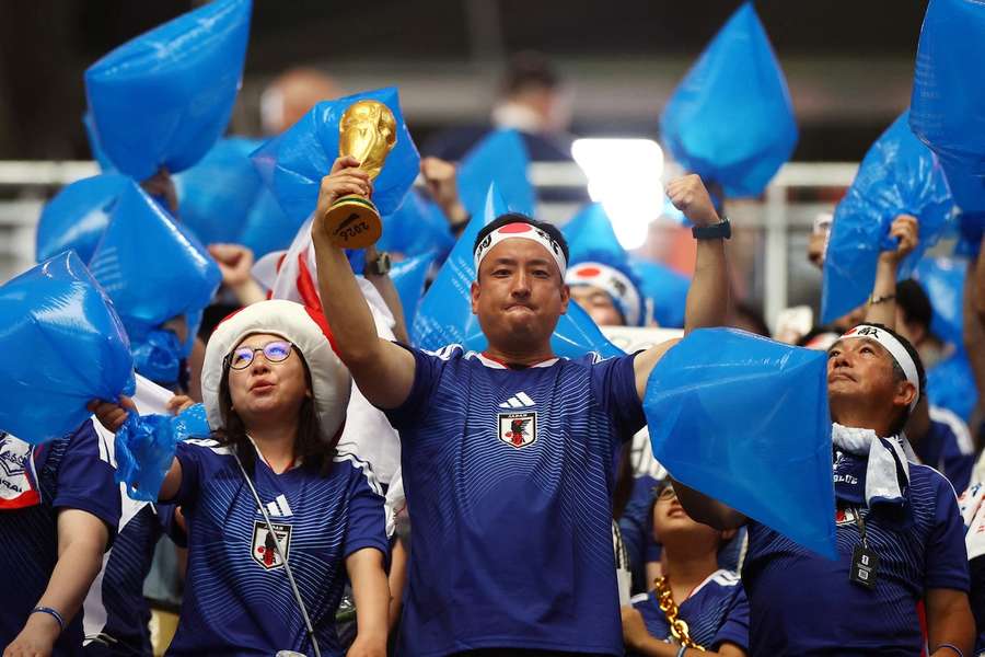 Die japanischen WM-Fans sind einmal mehr durch ihr vorbildliches Verhalten auf den Rängen aufgefallen. Die japanischen WM-Fans sind einmal mehr durch ihr vorbildliches Verhalten auf den Rängen aufgefallen.