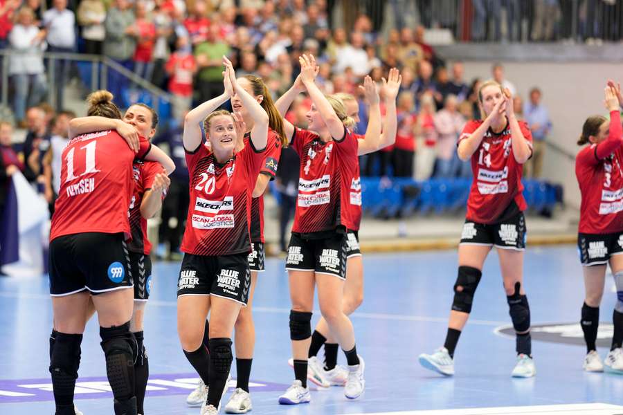 Svækket Team Esbjerg-hold prygler Ikast: Landsholdsprofil forlader kamp i smerte