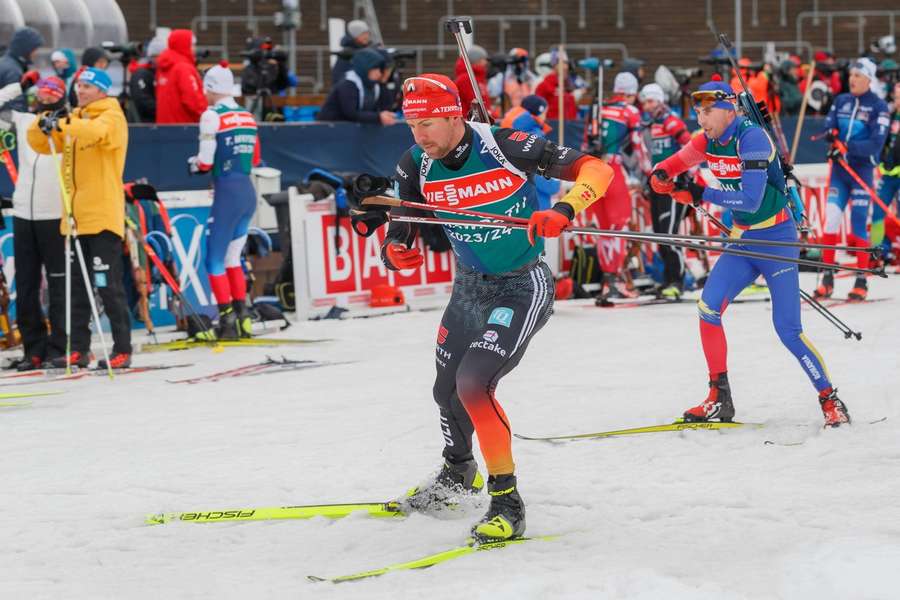 Biathlon: Philipp Nawrath (M.) hatte in diesem Biathlon-Winter schon einige "Dates" mit dem Podium.