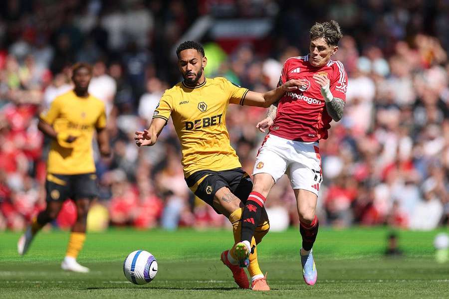 Matheus Cunha face à Manchester United en avril dernier. 