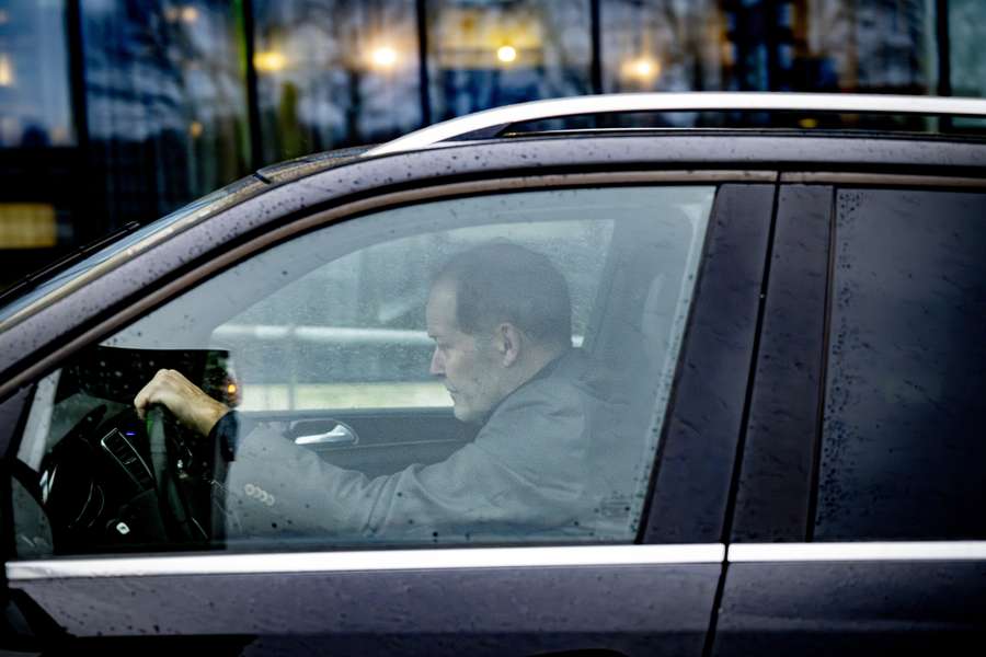 Danny Blind arriveert bij de Johan Cruijff ArenA voor de buitengewone vergadering voor aandeelhouders