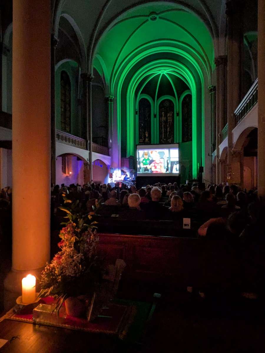 Transmissão de Suécia x Alemanha na Igreja dos Doze Apóstolos